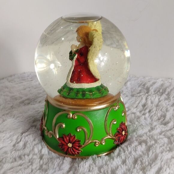 Musical Angel Praying Waterglobe  - Picture 5 of 8